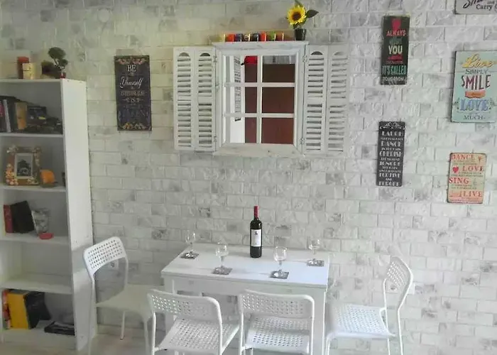 The White House Of Rhodes Apartament *