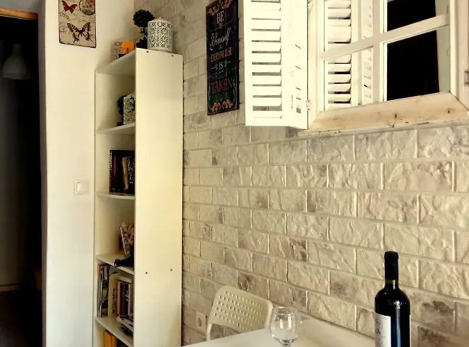 The White House Of Rhodes *